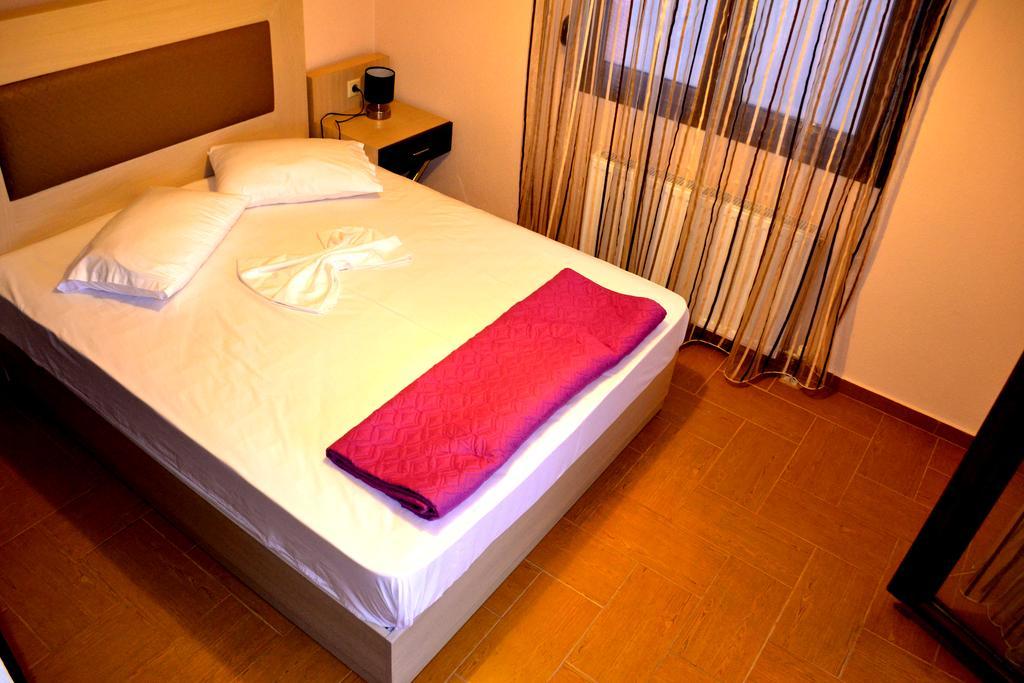 Αmalia Lux Villas Vrasná الغرفة الصورة